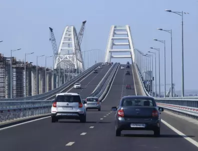 Спряха за кратко движението по Кримския мост