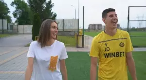 {{ otherArticle[0].article.title }}