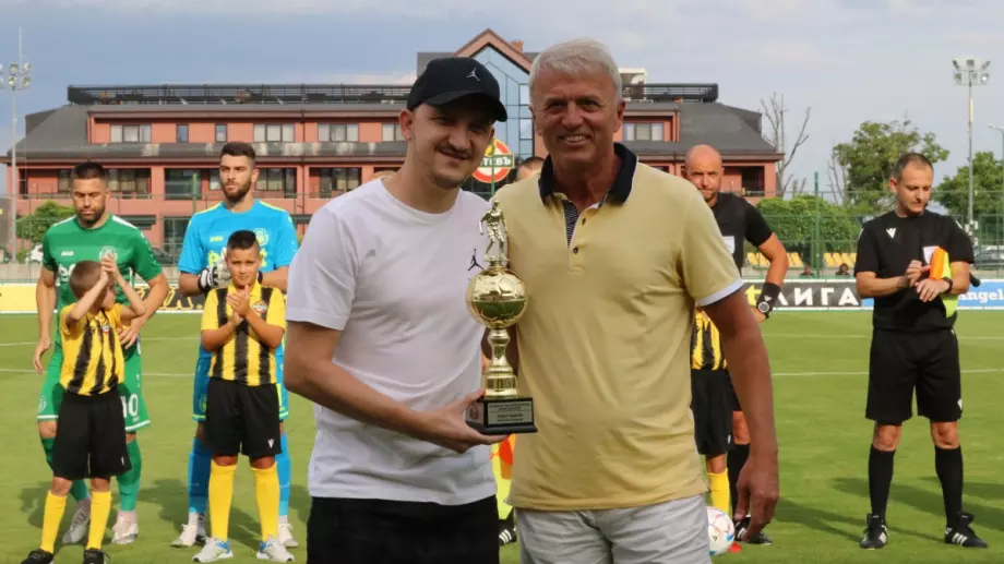 Тодор Неделев получи статуетка за "Футболист на футболистите"
