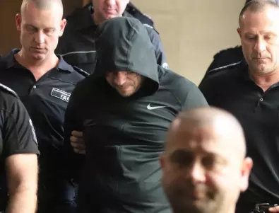 Четирима полицейски началници са осигурявали чадър над Семерджиев