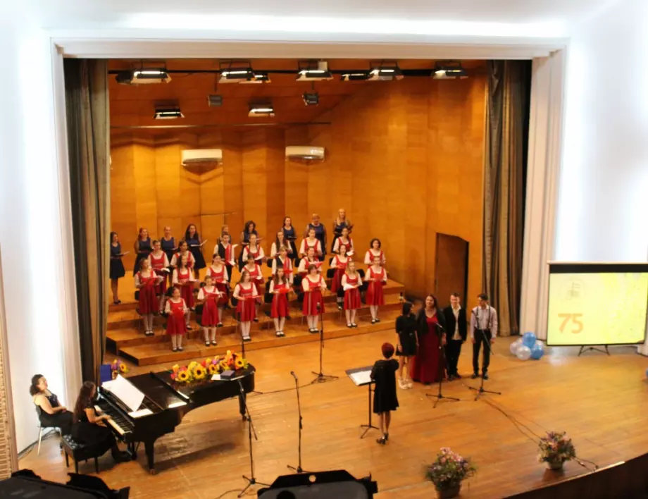 Детският хор "Дунавски вълни" отбеляза своя 75-годишен юбилей