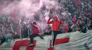 Ужас по време на футболен мач в Южна Америка: Фенове се бият и стрелят (ВИДЕО)