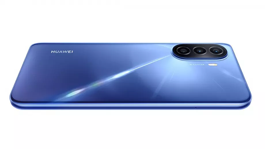 HUAWEI nova Y70 стъпва на българския пазар в комплект с новата фитнес гривна Huawei Band 7 и 6-месечна застраховка на екрана