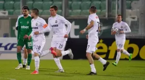 {{ otherArticle[0].article.title }}