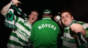 Бездомен и на прага на фалита: Как феновете избавиха Шамрок от безвремието