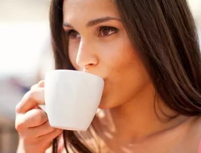 Лекар разкри защо през есента трябва да се пият по 5 чаши кафе на ден