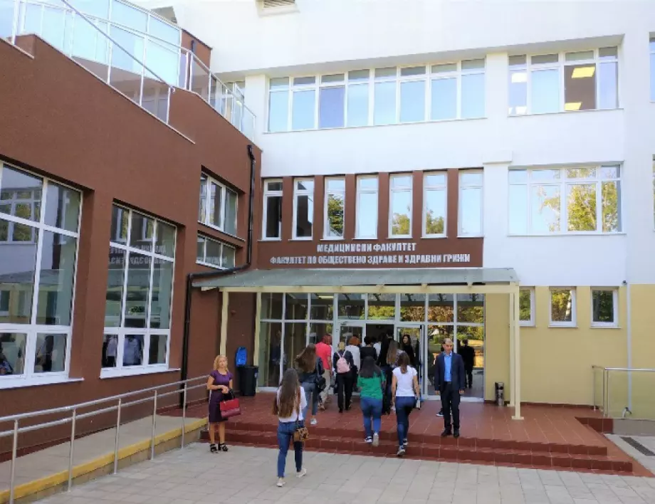 Община Бургас стартира нова стажантска програма за студенти по медицина
