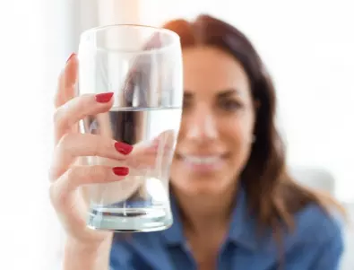 Колко вода най-малко трябва да пия на ден?