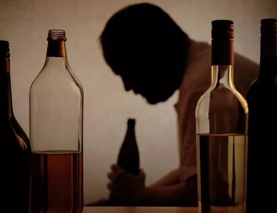 Как се разпознават ранни признаци на алкохолизъм?