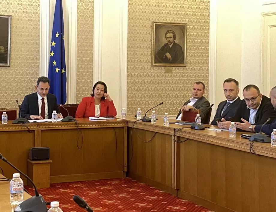 Шефът на Комисията „Лукойл“ с призив към колегите си да се запознаят с доклад на ДАНС по темата