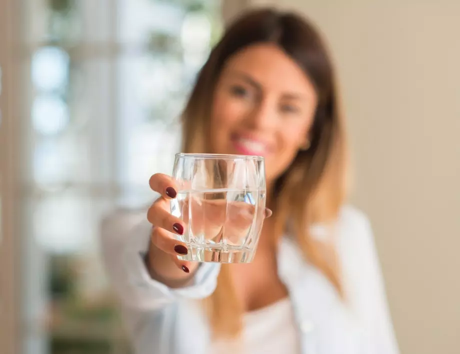 Как правилно да пием вода сутрин, за да помогнем на тялото?