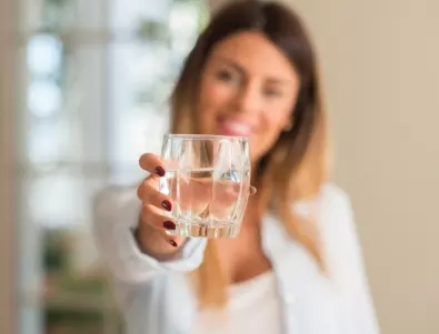 Учени разкриха какво се случва със сърцето на хората, които пият по 5 чаши вода на ден