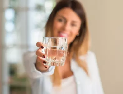 Учени: 8 чаши вода на ден - по-добре забравете за това