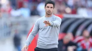 Арсенал отново се пробва за Артур Мело