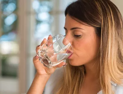 Трябва ли да се пие вода преди лягане - всеки трябва да знае това