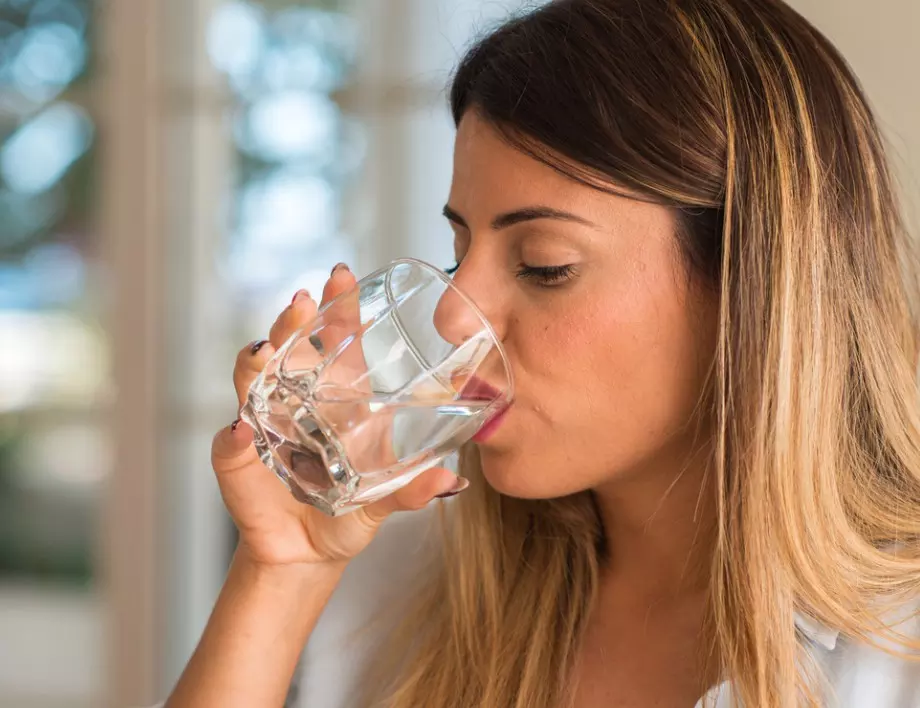 Лекар разкри защо не трябва да се пие много вода