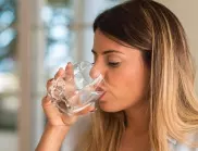 Пречиства ли организма пиенето на много вода?