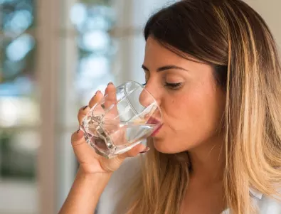 Лекар: Неправилното пиене на вода сутрин увеличава риска от това заболяване