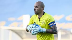 {{ otherArticle[0].article.title }}