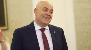 Иван Гешев поздрави Илиана Раева, тя му благодари за "вниманието и уважението"