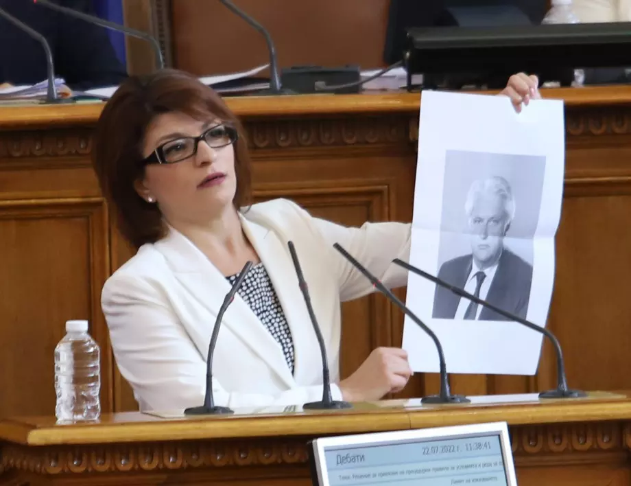 "Не бяхме много доволни от нея като студентка": Бойко Рашков определи Десислава Атанасова като вреден компромис