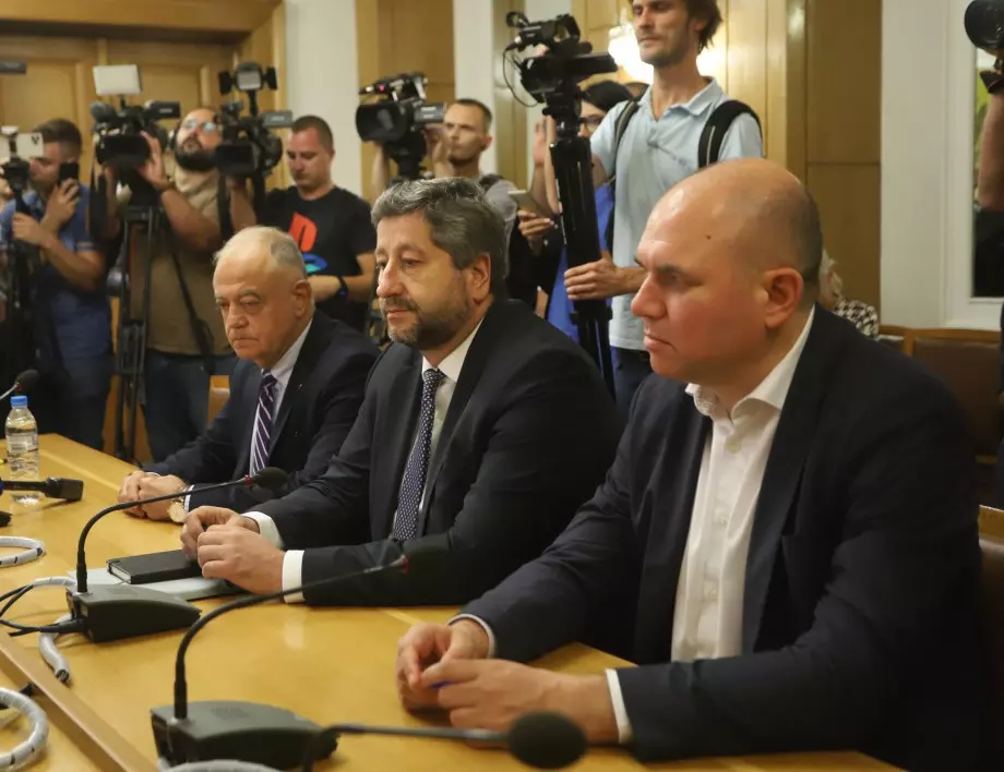 ДБ осъди решението на Радев за Украйна, ще иска пред НС пращане на военна помощ