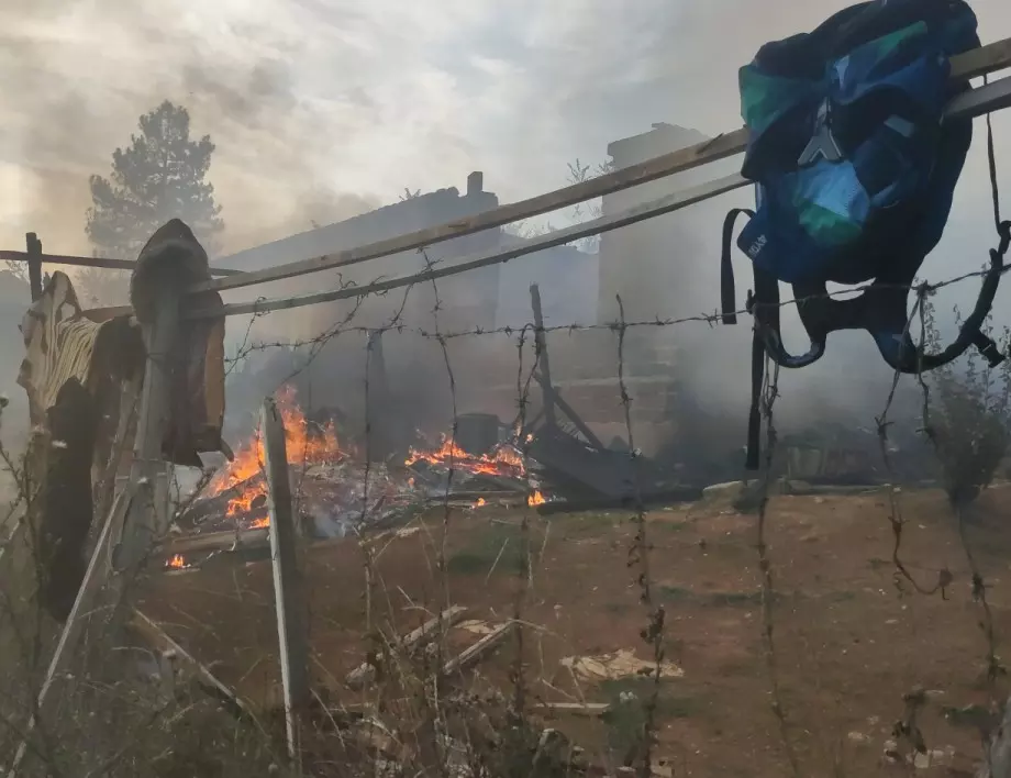 Пожар гори в местността "Зайчева поляна" в Стара Загора (СНИМКИ)