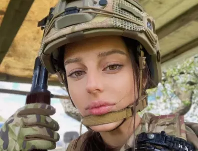 Снайперистката, която покори мрежата: Как изглежда украинската Лара Крофт (СНИМКИ)