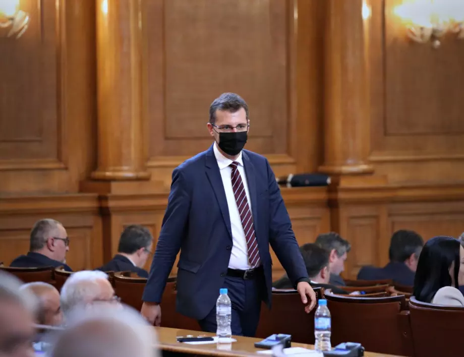 ДПС отрече за натиск, но са възмутени, че се занимават с радините вълнения на Кирил Петков