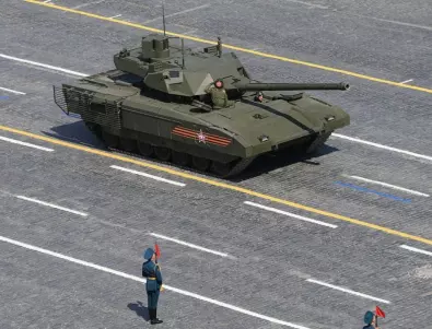 Русия не пуска най-хубавия си танк в Украйна, защото е много скъп (ВИДЕО)