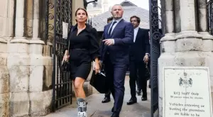 {{ otherArticle[0].article.title }}