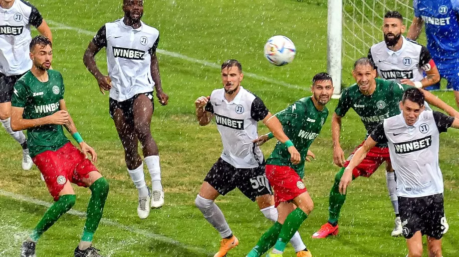 Под зловещия порой: Локо Пловдив удари по Ботев Враца с гол в края