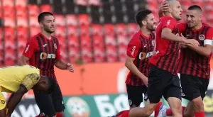 {{ otherArticle[0].article.title }}