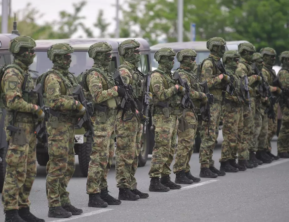 Опозицията: Обявяването на задължителна военна служба в Сърбия е популистки акт
