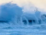 Бурята на века: В Керченския пролив се сблъскаха три руски кораба (ВИДЕО)
