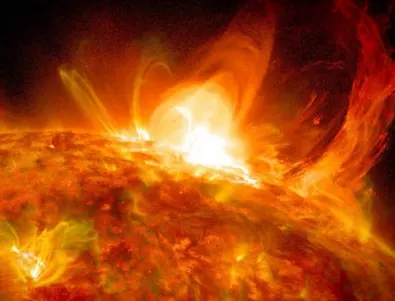 Слънцето отприщи мощно изригване от клас X2, на Земята продължава няколкодневна магнитна буря