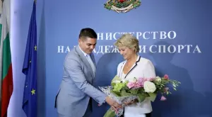 Весела Лечева дава на прокуратурата договори, сключени от Радостин Василев