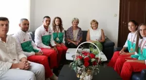 Министър Лечева поздрави лично шампионките от Европейското отборно първенство по тенис