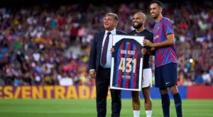 Барселона върна Дани Алвеш сред клубните легенди