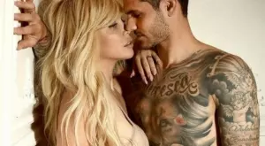 18+! Музикален или порноклип? Уанда Нара и Мауро Икарди чисто голи и без задръжки в банята (ВИДЕО)