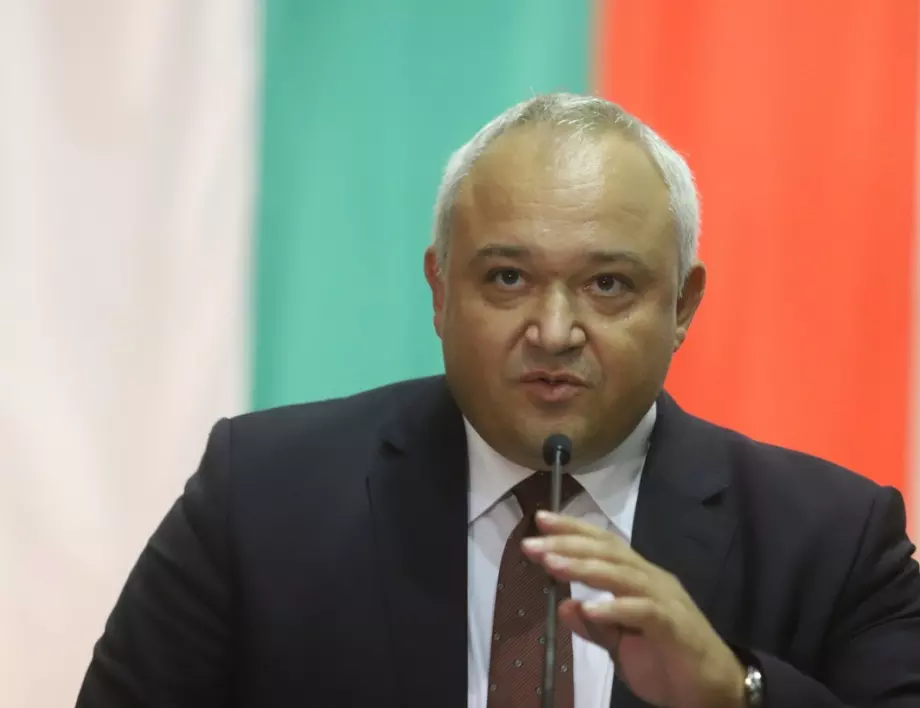 Демерджиев би подал оставка, само ако Радев му я поиска