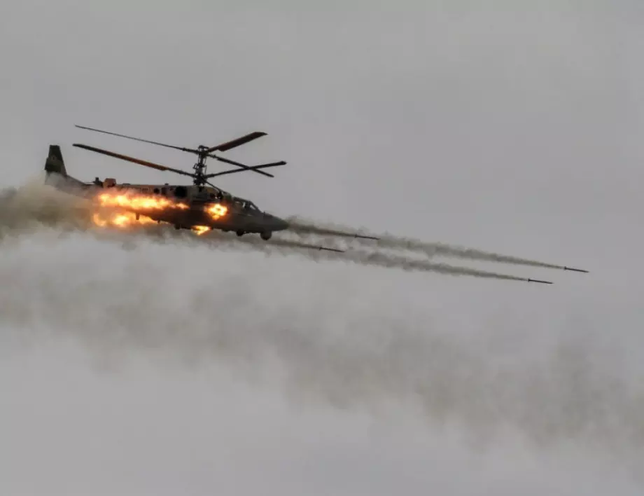 ВИДЕО: Руски хеликоптер Ка-52 се среща с украинска ракета в полет
