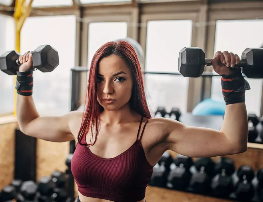 Помага ли вдигането на тежести на жените да отслабнат?