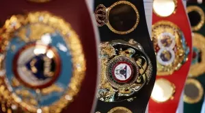 Брутални нокаути в първия рунд на галавечерта на Усик - Джошуа (ВИДЕО)