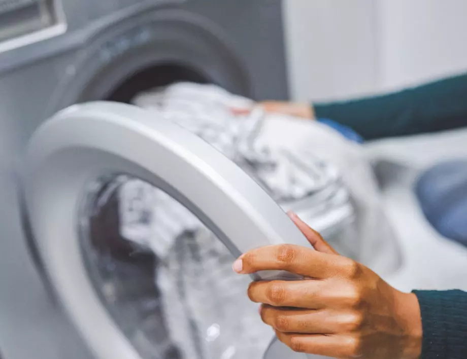 Спрете да правите това с прането и дрехите, и пералнята ще останат като нови за много по-дълго време