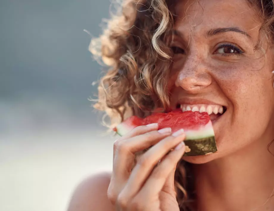 Кои са най-полезните плодове за справяне с летните жеги?