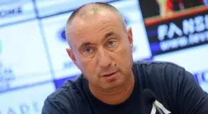 Станимир Стоилов защити капитана на Левски Николай Михайлов