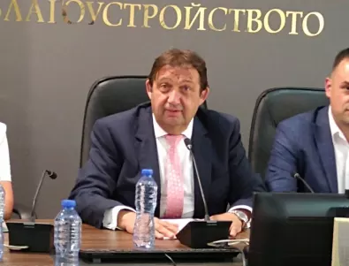Министър Шишков: Приоритет при управлението на ГЕРБ е било говоренето, не планирането на пътища