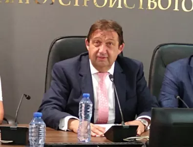 Министър Шишков: Промени в ЗУТ ще позволят незаконното строителство по АМ „Хемус“ да бъде обявено за търпимо
