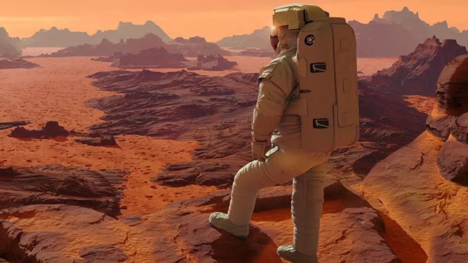 Бъдещите обитатели на Марс ще станат нов вид хора, казва астрофизик